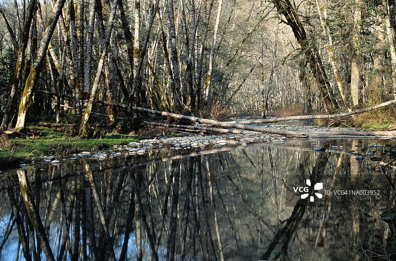 河水倒流图片素材