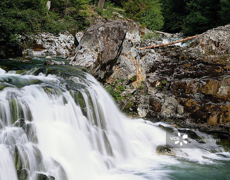蛋白石溪瀑布图片素材