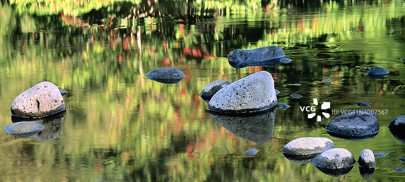 夏威夷的平静溪流图片素材