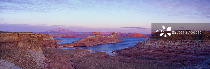 枪眼孤丘图片素材