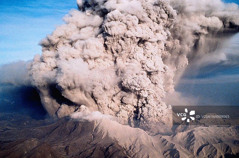 皮纳图博火山喷发图片素材