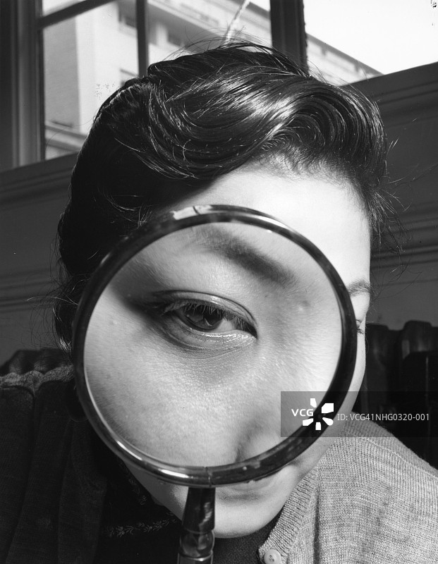 放大的眼睛图片素材