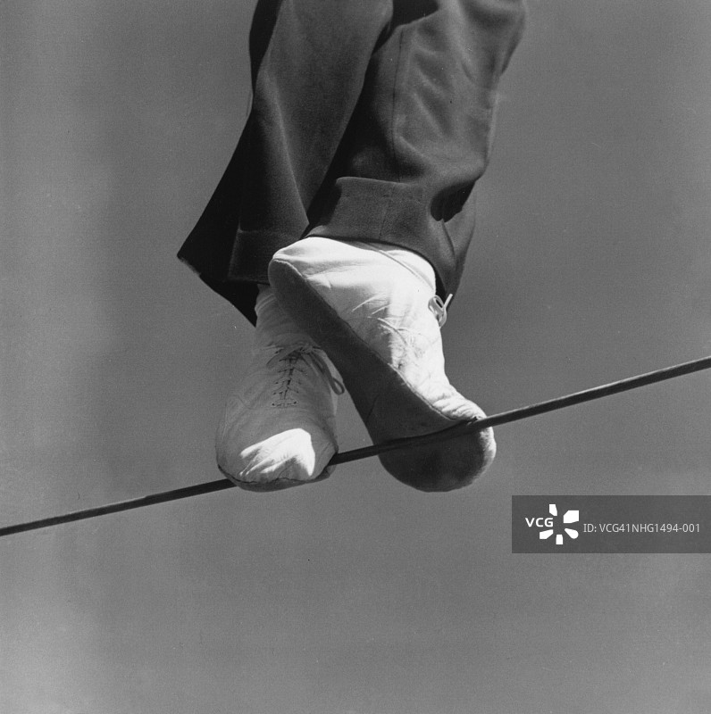 走钢丝的人图片素材