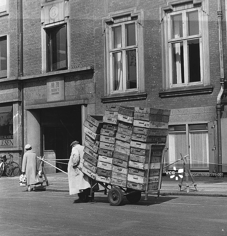 板条箱搬运工图片素材