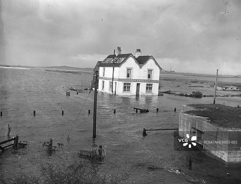 洪水中的酒吧图片素材