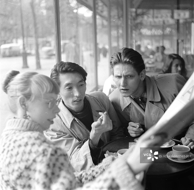 巴黎的朋友们图片素材