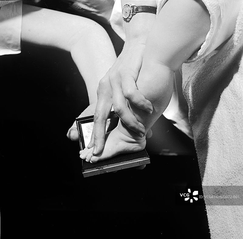 在脚上纹身图片素材