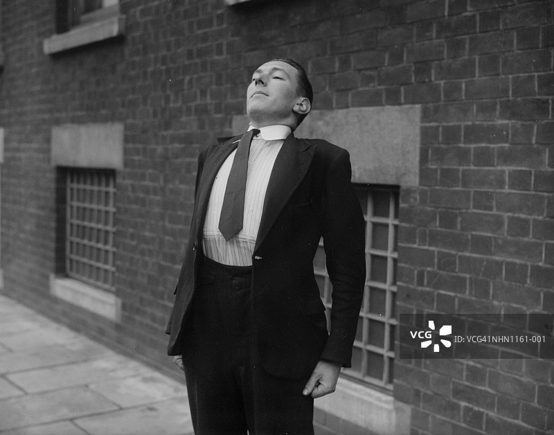 屏住呼吸图片素材