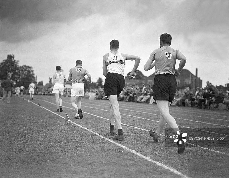 警察的步行图片素材