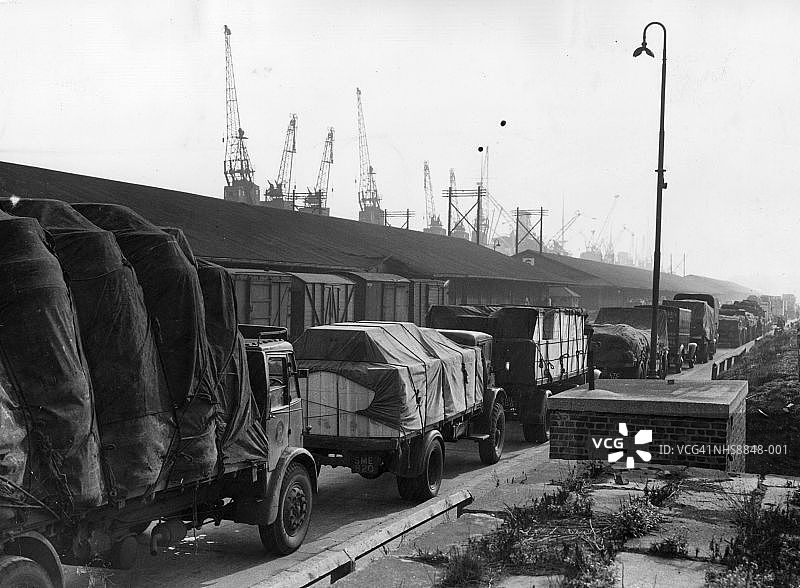 卸货的卡车图片素材