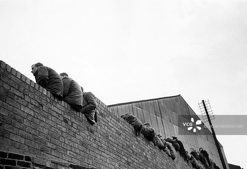 墙面观察者图片素材