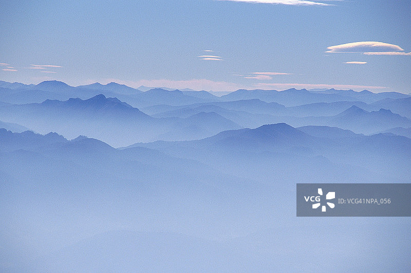 山脉云雾图片素材