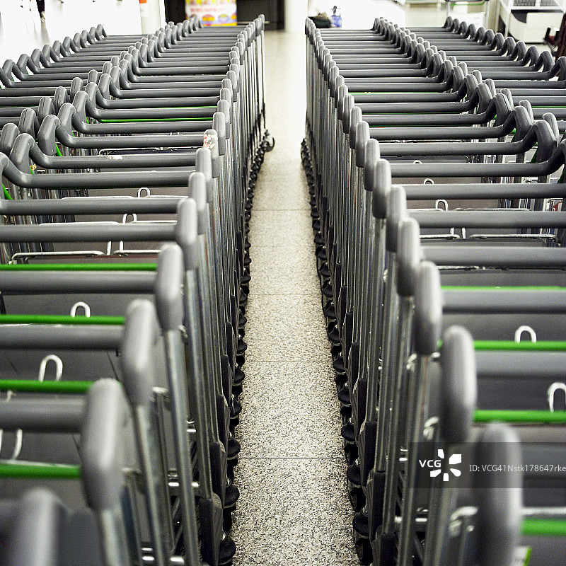 机场行李车特写图片素材