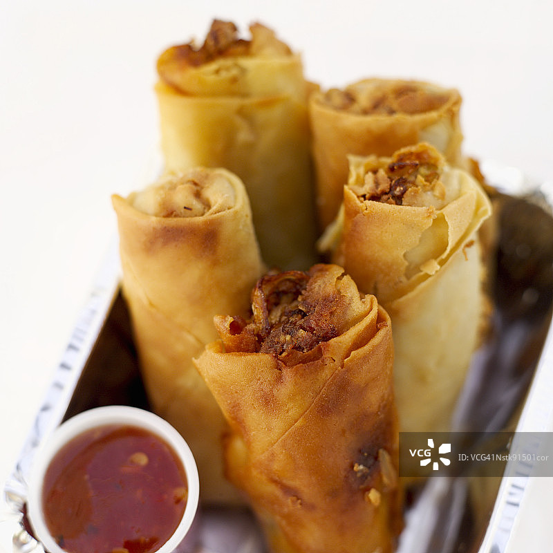 盒装蘸酱春卷特写图片素材