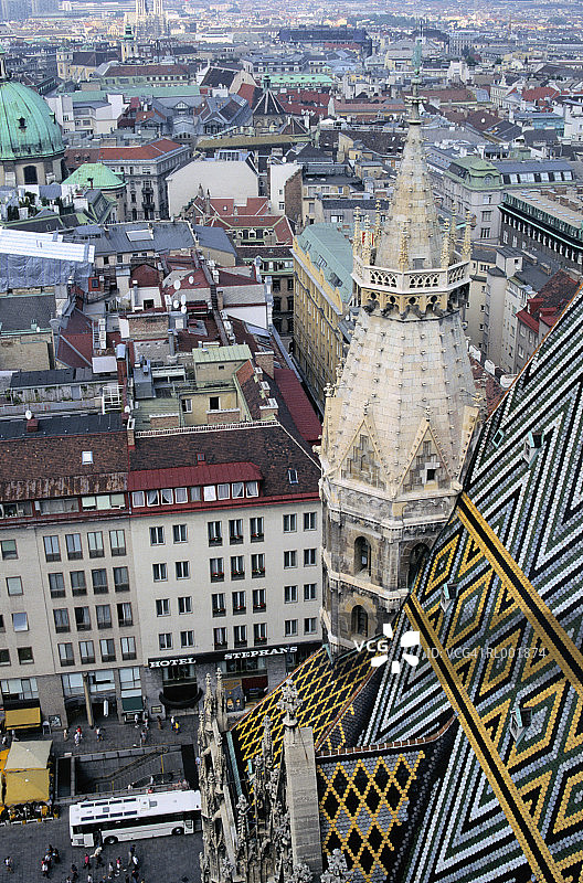 维也纳圣斯蒂芬大教堂塔楼图片素材