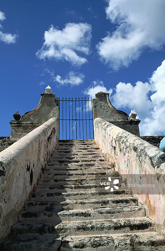 坎佩切教堂的楼梯与大门图片素材