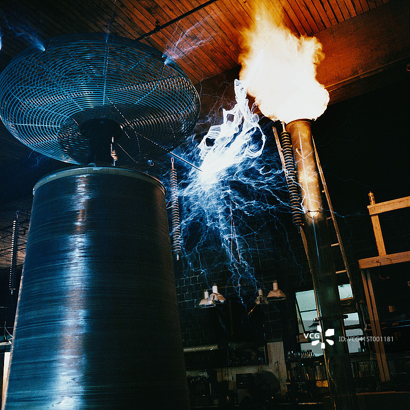 电力与火焰图片素材