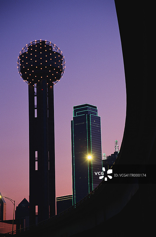 匝道与重逢塔曲线图片素材