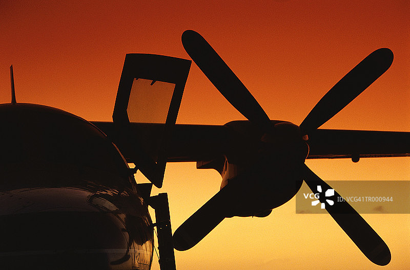 日落时的飞机螺旋桨图片素材