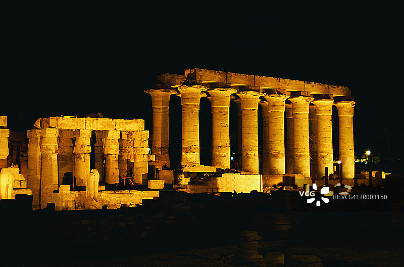 夜幕下的乐蜀神庙图片素材