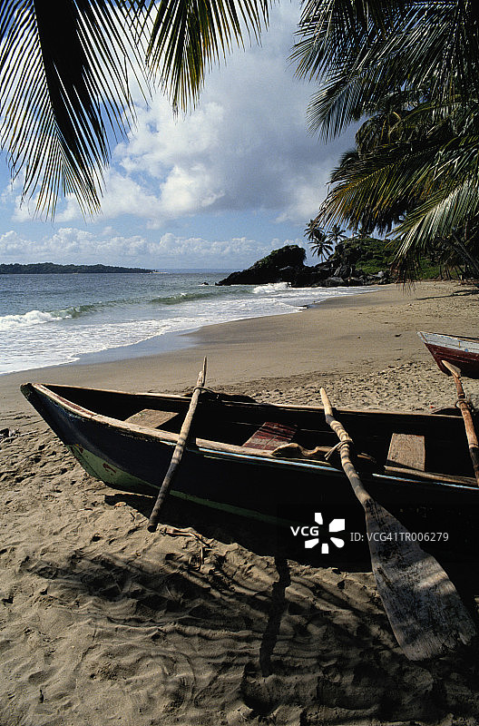 沙滩上的船只图片素材