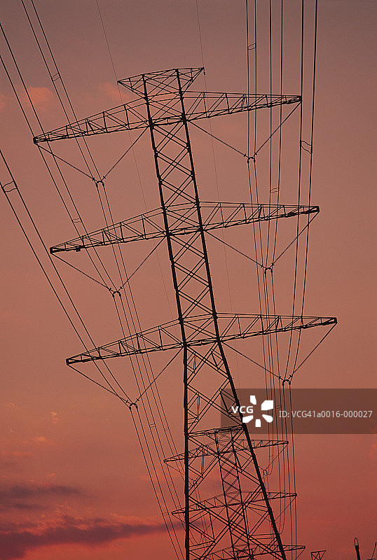 日落时的电力线图片素材