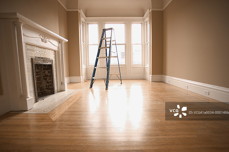 带梯子的空房间图片素材