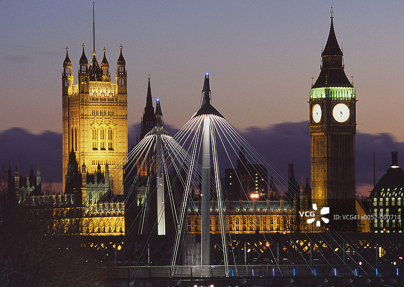 夜色下的威斯敏斯特图片素材