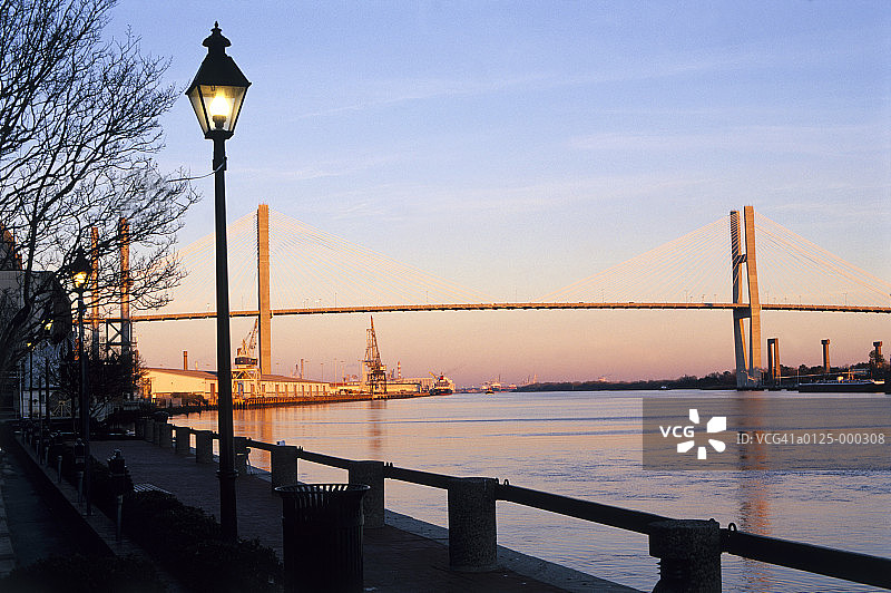 萨凡纳河上的桥图片素材