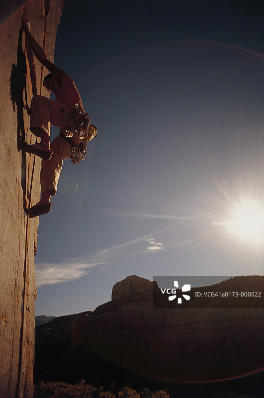 沙漠攀岩者图片素材
