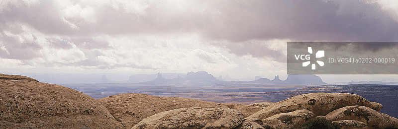 沙漠岩石与平原图片素材