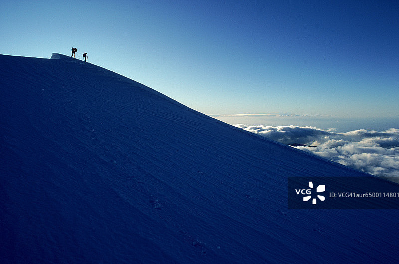 新西兰山顶上的两人图片素材