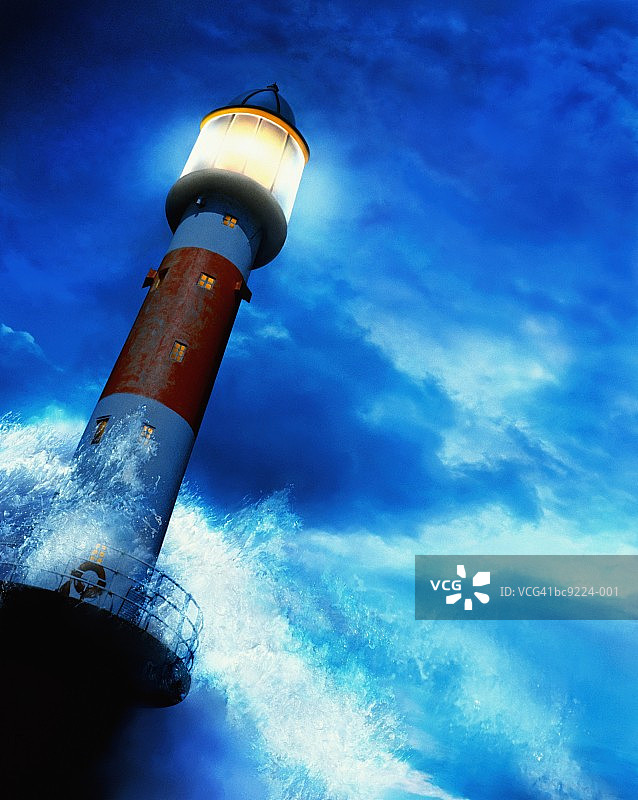 狂风暴雨海上的灯塔（数字合成图）图片素材