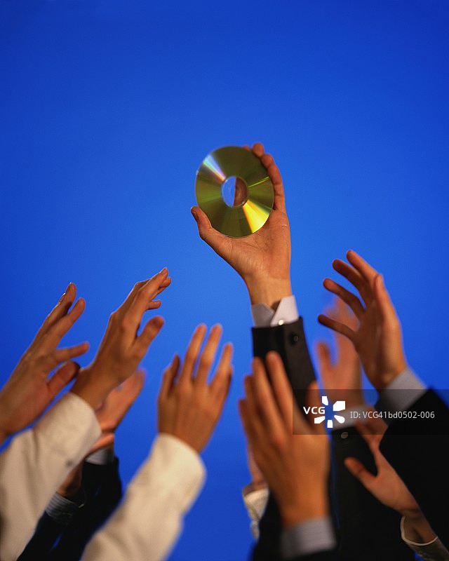 手伸向光盘图片素材