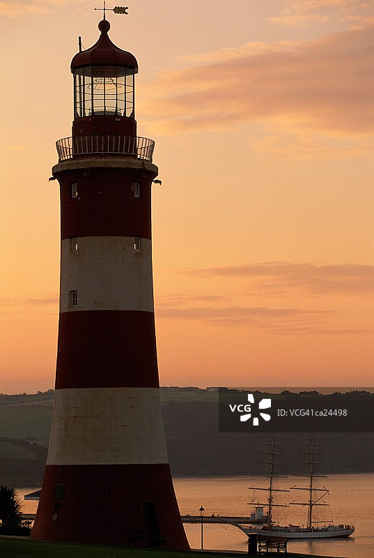 英格兰普利茅斯霍伊岬斯米顿灯塔黎明图片素材