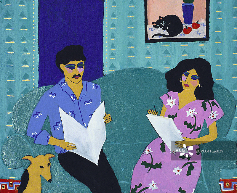 情侣坐着阅读图片素材