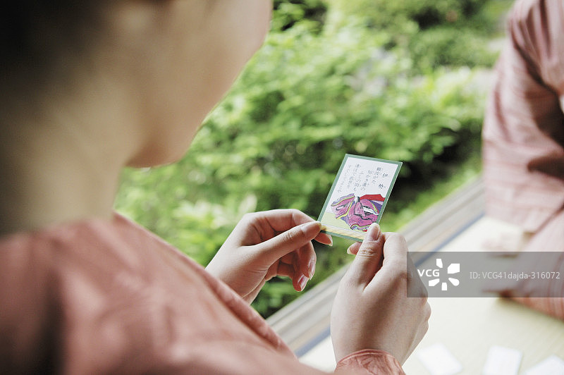 玩纸牌的女人，歌留多，百人一首图片素材