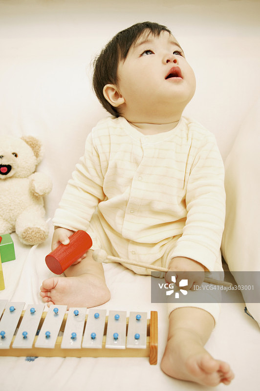 宝宝玩玩具图片素材