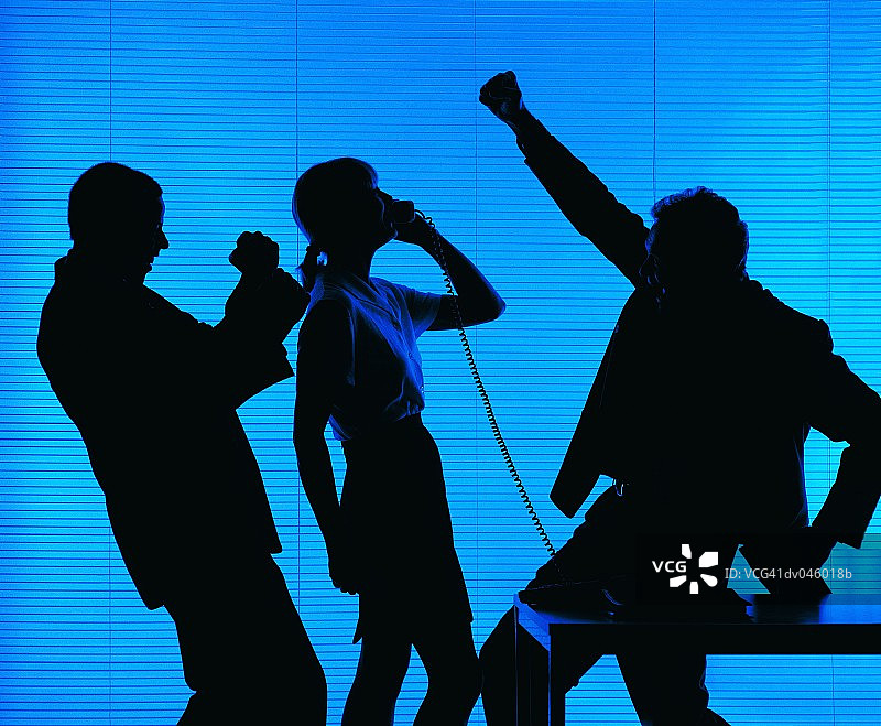 三个人在庆祝图片素材