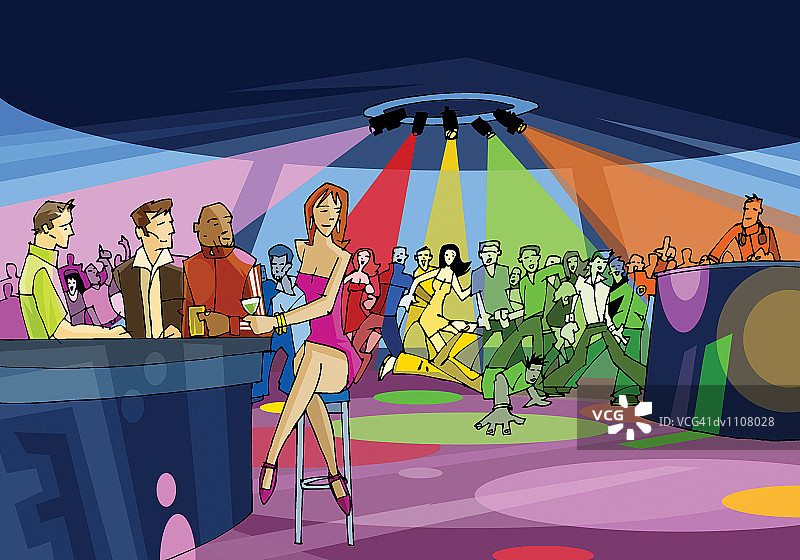 在夜总会跳霹雳舞向一大群人炫耀的男人图片素材