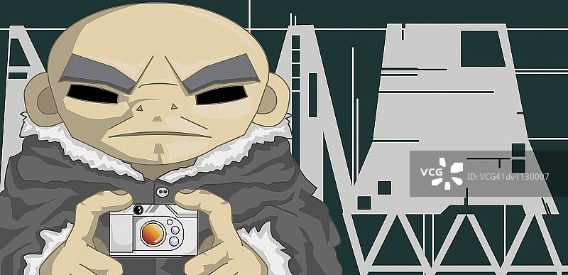 中年男人在夜晚度假时用数码相机自拍图片素材