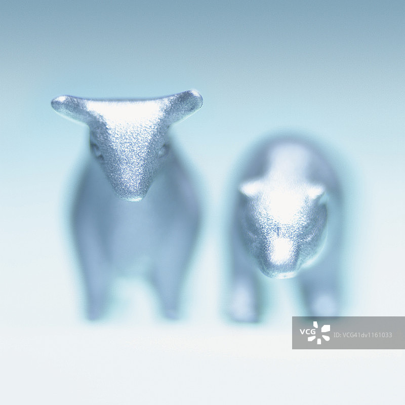 观赏性牛和熊玩具的正视图图片素材