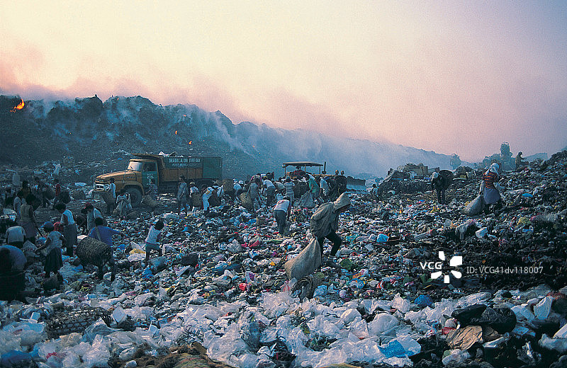 菲律宾马尼拉 Smokey Mountain 的垃圾生活图片素材