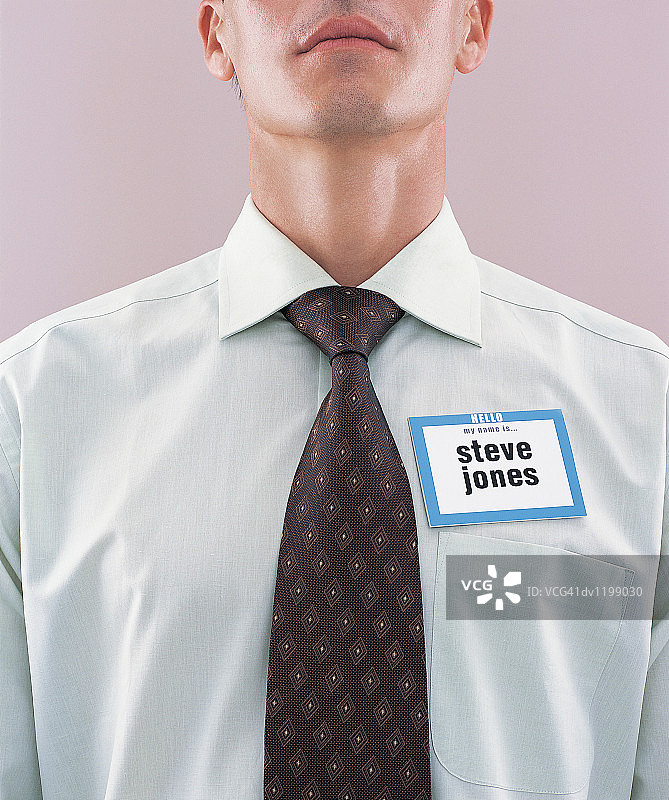 参加商务会议的商人佩戴名牌的半身像图片素材