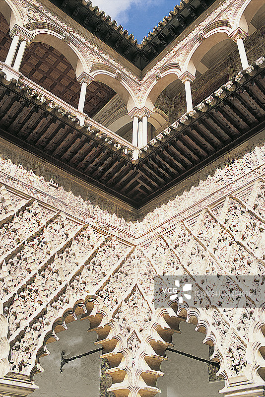 西班牙安达卢西亚阿尔卡萨的华丽阳台图片素材