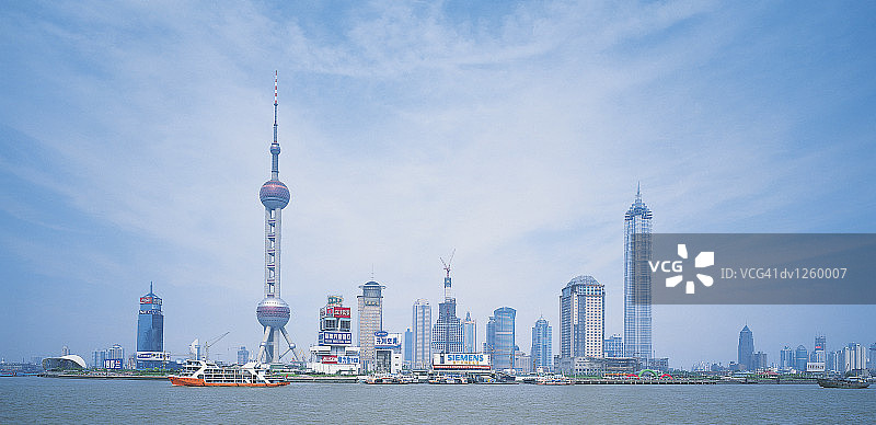 中国上海浦东东方明珠塔和金茂大厦图片素材