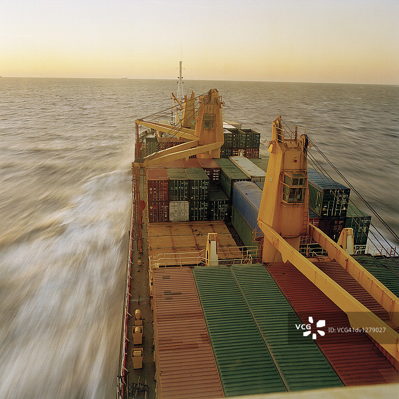 远洋货轮部分高处景观图片素材