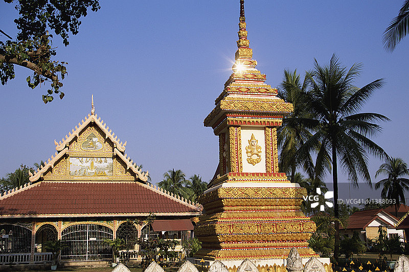 老挝万象的华丽寺庙和纪念碑图片素材