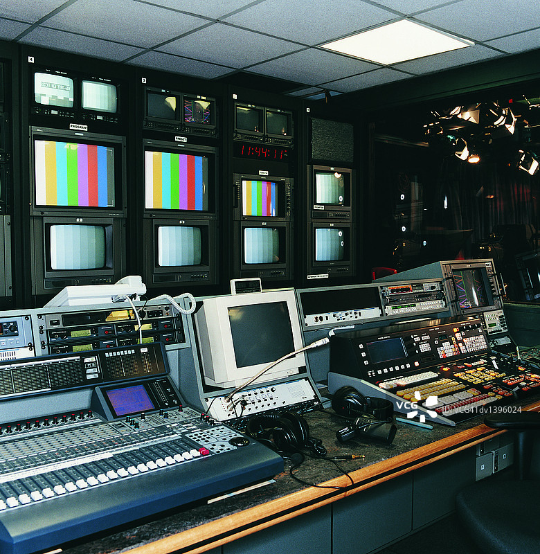 电视演播室控制室图片素材