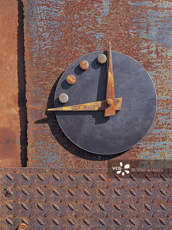 锈迹金属时钟抽象图片素材